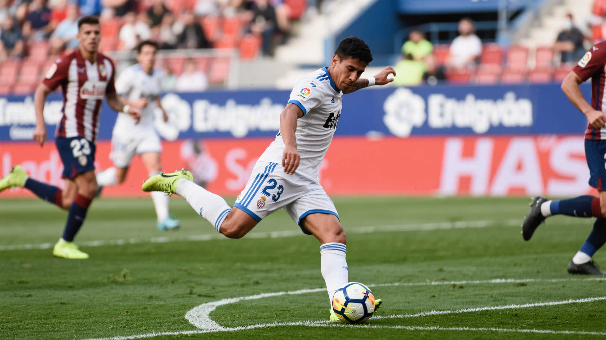 作为一名优秀前锋，埃切维里的得分能力无疑令人称赞。